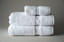 Load image into Gallery viewer, TOALLA COLOR BLANCO 100% ALGODÓN - TM PLUSH